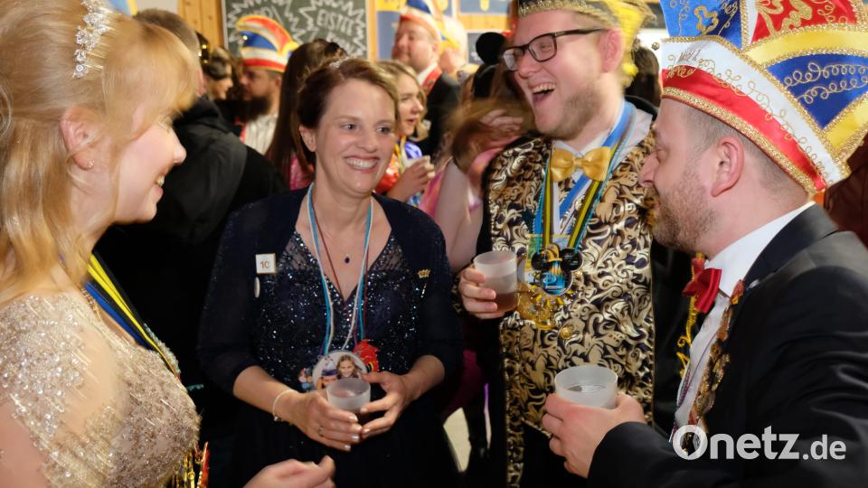 Viel zu lachen gibt es für die Prinzenpaare aus Eschenbach und Pressath. Bild: do