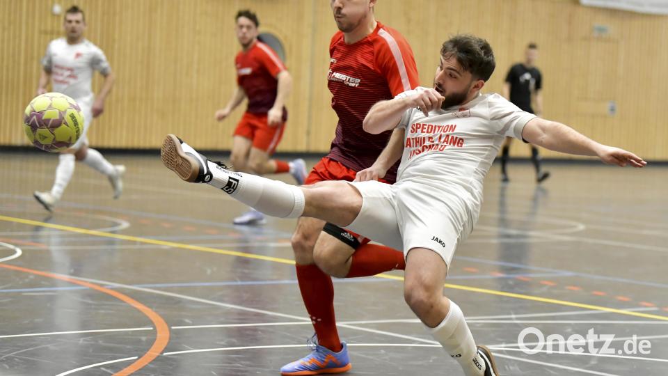 Viertelfinale zwischen dem TUS/WE Hirschau (rechts) und dem SV Inter Bergsteig Amberg (links). Bild: Hubert Ziegler