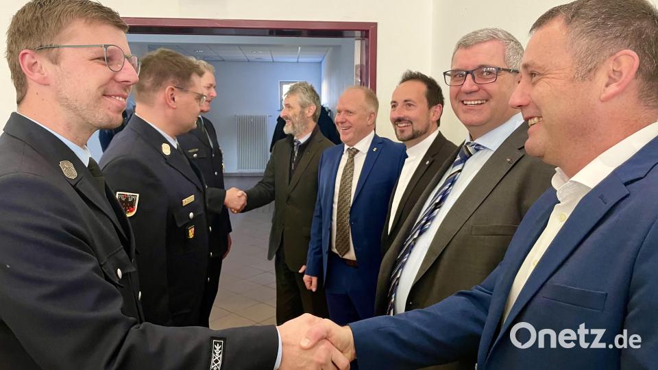 Die Pfarrer der beiden Kirchen, Bürgermeister Marcus Eichenmüller und Mitglieder des Stadtrats begrüßten die Gäste und wünschten allen ein Gutes Neues Jahr Bild: Gerhard Krones