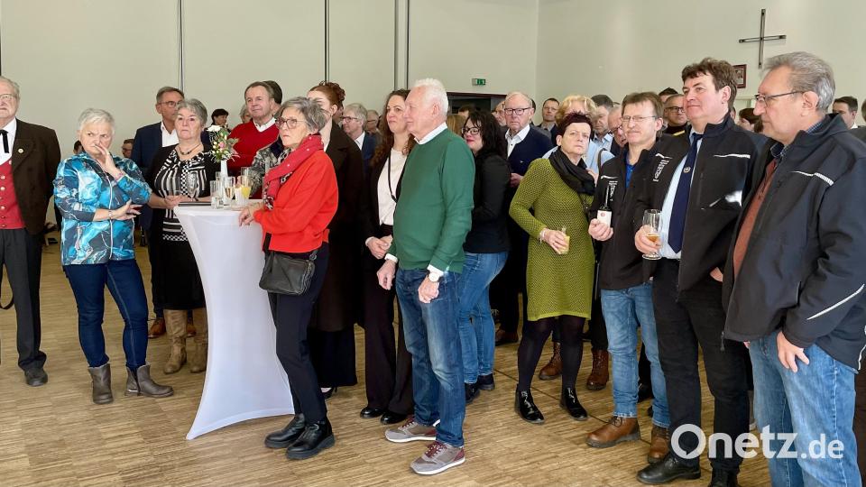 Das Vitusheim war voll mit Besuchern, die den Redner aufmerksam zuhörten und sich angeregt unterhielten Bild: Gerhard Krones