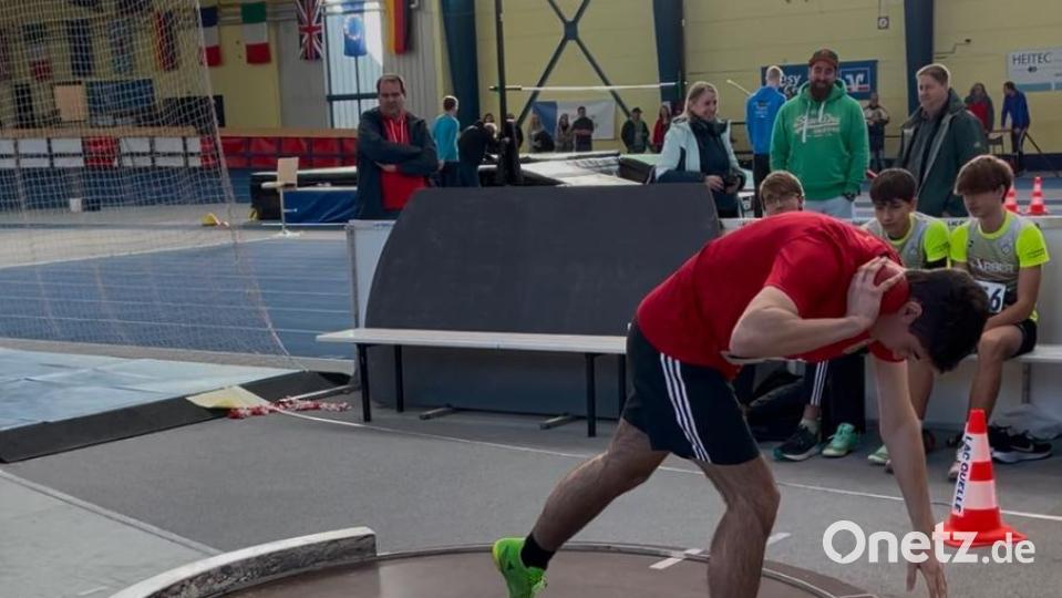 Johannes Schwientek wurde mit seiner persönlichen Bestleistung von 12,10 Meter Zweiter im Kugelstoßen. Bild: Sabine Schnurrer