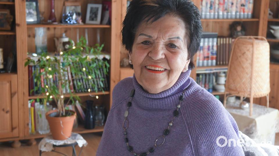 Die 76-Jährige kann sich noch ganz genau erinnern, wie das damals war, am Biertisch mit Elvis in Hirschau: Für sie ein ganz besonderes Erlebnis, das sie auch 60 Jahre später noch strahlen lässt. Bild: Gabi Schönberger