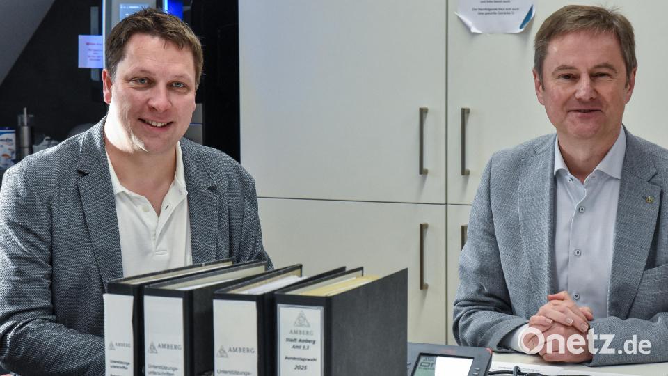 Kreiswahlleiter Dr. Bernhard Mitko (rechts) und stellvertretender Kreiswahlleiter Martin Schafbauer (links). Bild: Stephan Huber
