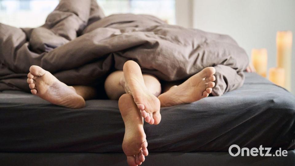 Beim Coitus interruptus muss der Mann den Penis rechtzeitig vor dem Samenerguss rausziehen (Symbolbild). Bild: Annette Riedl/dpa
