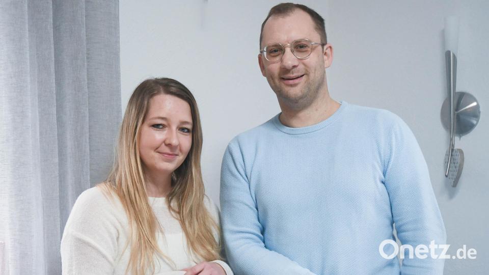 Andreas Wagmüller leitet die neue Fachstelle für pflegende Angehörige für den östlichen Landkreis Neustadt/WN und wird von Tamara Bauer unterstützt. Die beiden helfen pflegenden Angehörigen und machen auch Hausbesuche. Bild: Gabi Schönberger