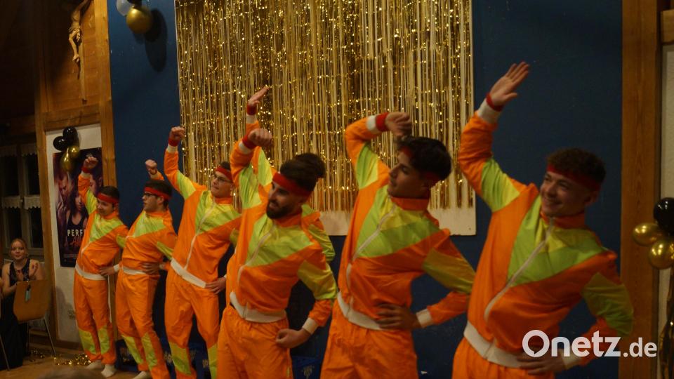 In grellen Anzügen beginnt die Show der &quot;Spritz-Boys&quot;. Bild: slh