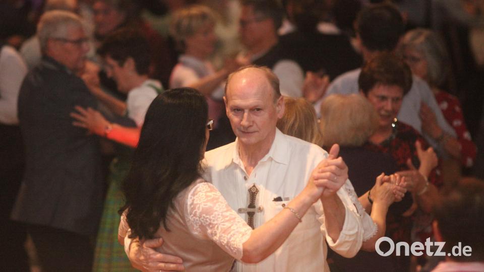 500 Gäste beim Bauernball: Die Veranstalter waren mit dem Besuch zufrieden. Bild: Hirsch