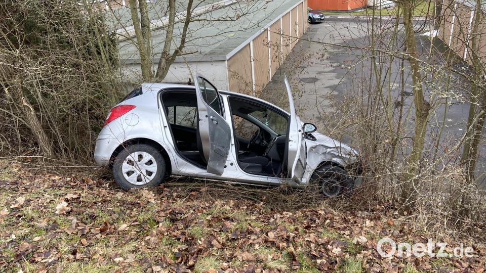 Auf 10.000 Euro summieren sich die Schäden nach einem Unfall in der Nähe des Klinikums Marktredwitz Bild: Polizei