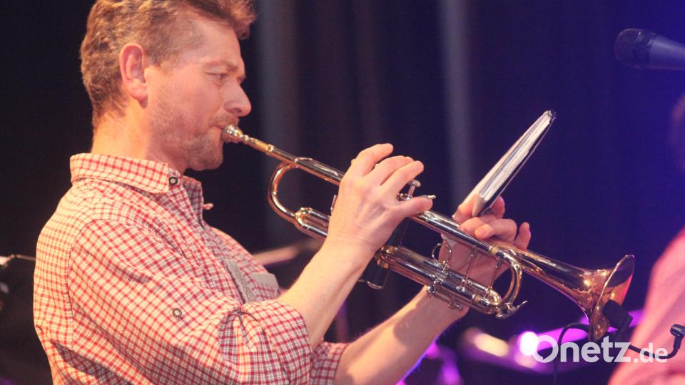 Jürgen Lößl begleitete die Tanzpaare mit seiner Trompete. Bild: Hirsch