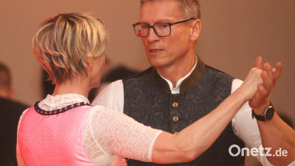 Bayerische, Polka und Zwiefache: Der Bauernball setzt auf Tradition. Bild: Hirsch
