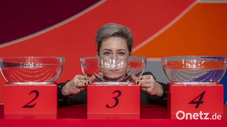 Welches Land in welchem Halbfinale antritt, wurde im Losverfahren ermittelt. Bild: Georgios Kefalas/KEYSTONE/dpa