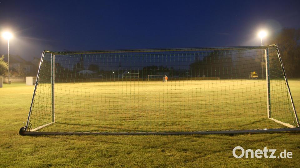 Sehr gute Aussichten hat der Fußball-Kreisklassist ASV Michelfeld nun auf seinem B-Platz in der Sportanlage in der Langgräfe mit den neu eingestellten LED-Strahlern. Bild: obl