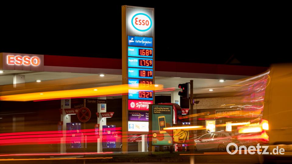 Im Dezember haben vier Männer einen bewaffneten Raubüberfall auf eine Tankstelle im Landkreis Regensburg verhindert. Symbolbild: Daniel Bockwoldt