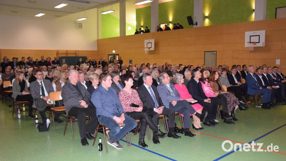 Sehr gut besucht war der Neujahrempfang der Gemeinde im Dom-Com in Ebermannsdorf gewesen. Mehrere hundert Gäste waren der Einladung von Bürgermeister Erich Meidinger zum Neujahrsempfang gefolgt, darunter auch die Vertreter der Politik und der Ebermannsdorfer Vereins- und Geschäftswelt. Bild: bö