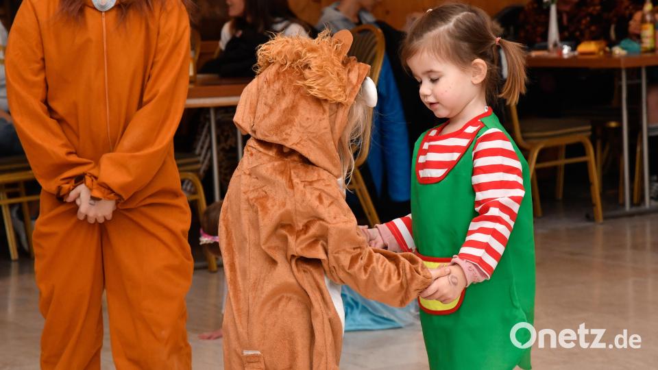 Schöne Kostüme waren beim Kinderfasching zu sehen. Bild: Petra Hartl