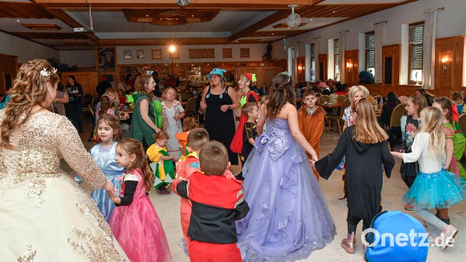 Top Stimmung beim Kinderfasching der FG Knappnesia Sulzbach-Rosenberg im Wagner-Saal Großenfalz. Bild: Petra Hartl