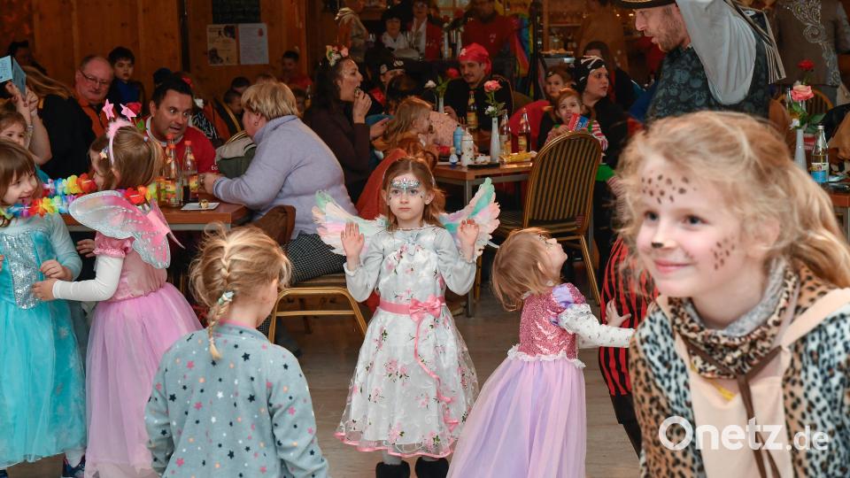Top Stimmung beim Kinderfasching der FG Knappnesia Sulzbach-Rosenberg im Wagner-Saal Großenfalz. Bild: Petra Hartl