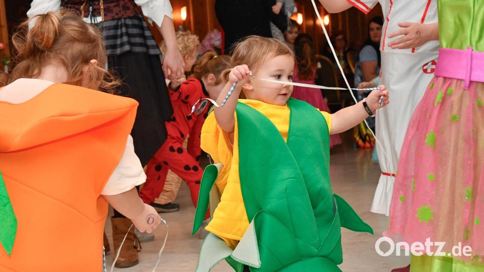 Top Stimmung beim Kinderfasching der FG Knappnesia Sulzbach-Rosenberg im Wagner-Saal Großenfalz. Bild: Petra Hartl