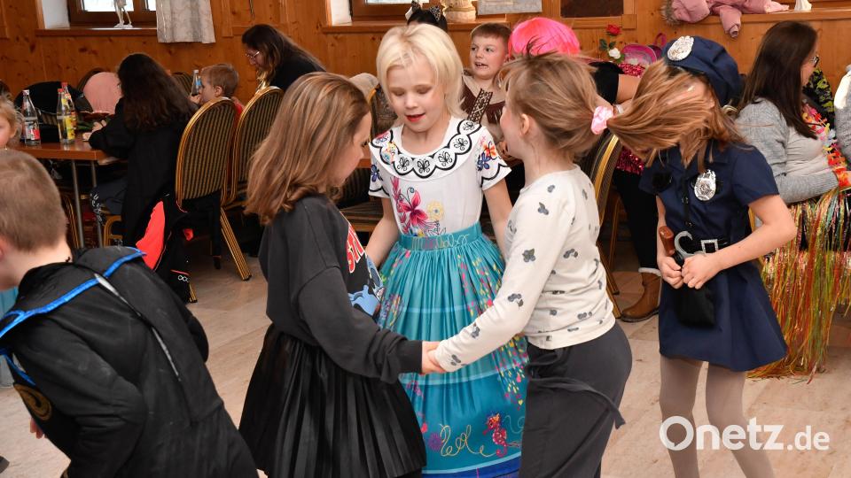 Top Stimmung beim Kinderfasching der FG Knappnesia Sulzbach-Rosenberg im Wagner-Saal Großenfalz. Bild: Petra Hartl