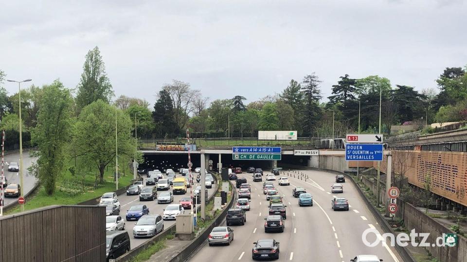 Eine Spur der Périphérique wird im Berufsverkehr für Fahrgemeinschaften, Taxis und Busse reserviert (Archivbild). Bild: Michael Evers/dpa