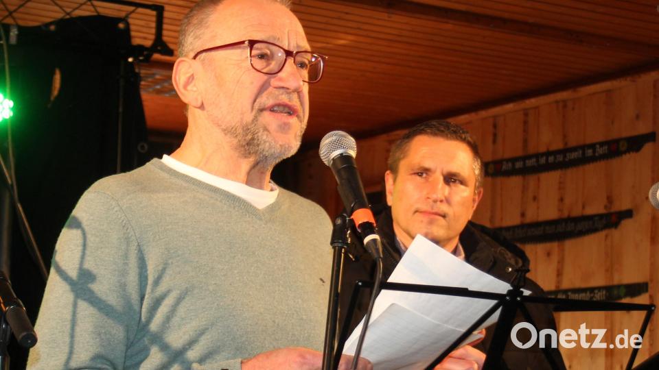Initiator und Organisator Karl Lorenz (l.) begrüßte gemeinsam mit Bürgermeister Marcus Gradl über 450 Zuhörer bei &quot;Musik für Vielfalt und Demokratie&quot;. Bild: stg