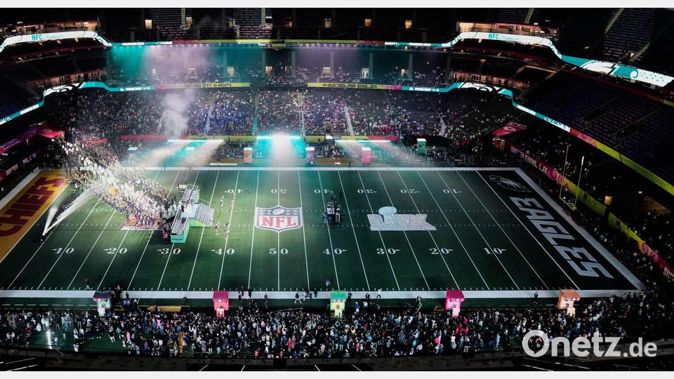 Mega Event in Party-Stadt: Die Arena in New Orleans fasst über 80.000 Menschen. Bild: David J. Phillip/AP/dpa