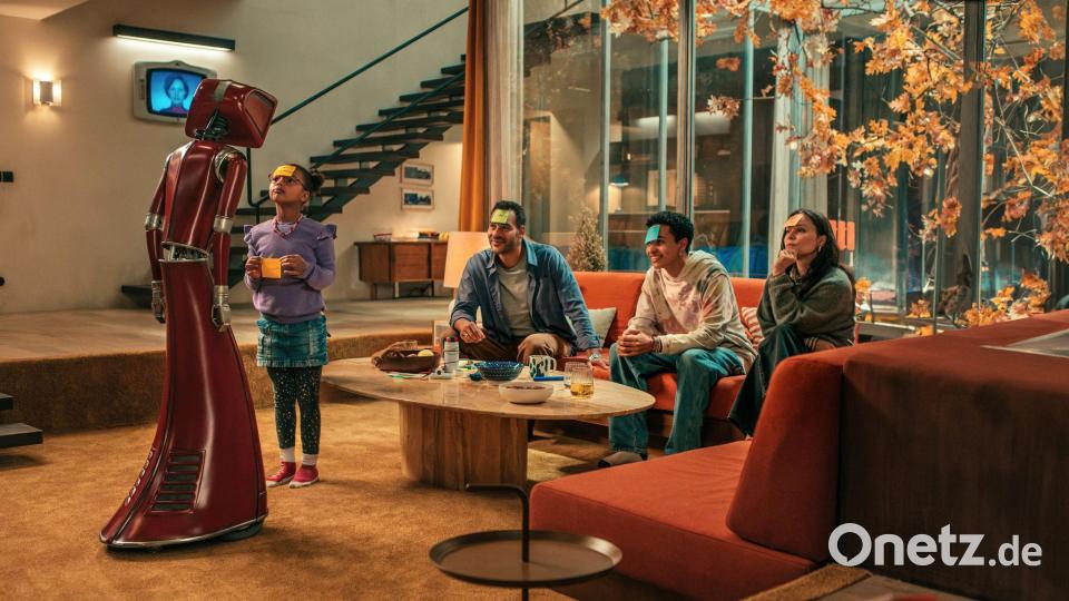 Darf man dem Roboter Cassandra über den Weg trauen? Bild: Sasha Ostrov/Netflix/dpa