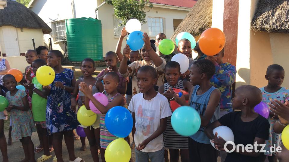Das Sizanani-Outreach-Projekt der Schwestern betreut im Kinderheim über 30 Waisenkinder. Das jüngste 14 Tage alt, weil seine Mutter nach der Geburt verstarb. Bild: Pfarrei Nabburg/exb