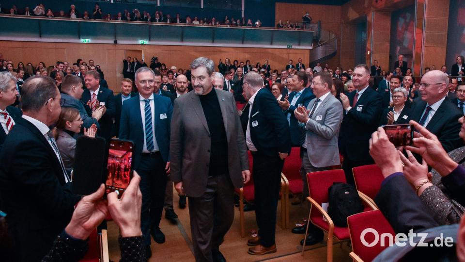 Als Überraschungsgast traf Bayerns Ministerpräsident Markus Söder ein. Bild: Stephan Huber
