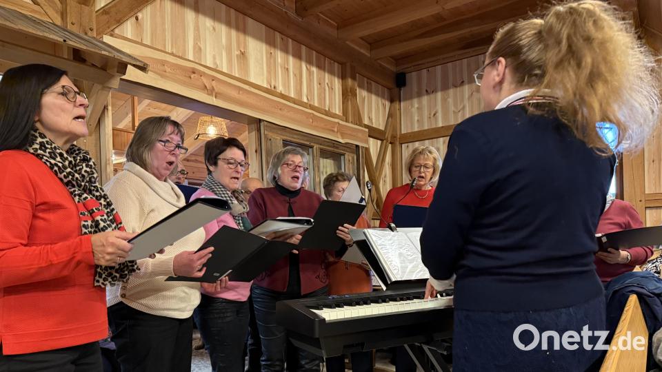 Die Kirchenchöre beteiligten sich an der Gestaltung des Gottesdienstes. Bild: Brigitte Lang