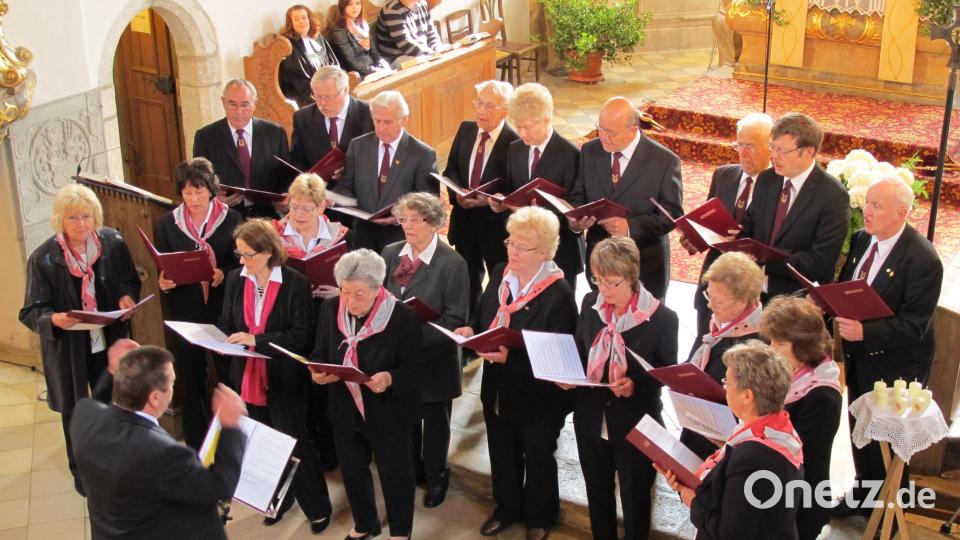 Eines der letzten Bilder des gemischten Chores beim 150-jährigen Gründungsjubiläum in der St. Johannes Baptista Kirche. Bild: le