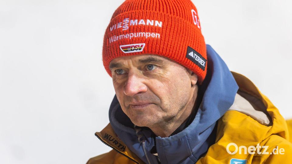 Sucht mit dem Team nach der Form der deutschen Skispringer: Bundestrainer Stefan Horngacher. Bild: Philipp von Ditfurth/dpa