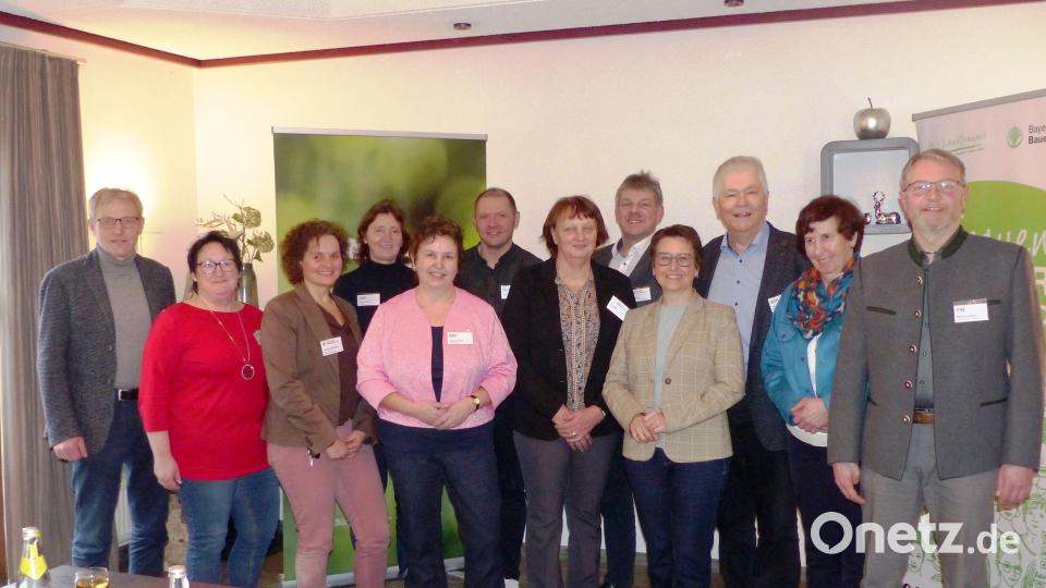 In Kastl hatten sich (von links) die Bauernverbands-Vertreter Michael Gruber, Sonja Mößler, Ariane Volkmann, Marianne Badura und Susanne Witt (beide ÖDP) Stefan Haas (Grüne), Rita Götz und Peter Beer vom Bauernverband, CSU-Bundestagsabgeordnete Susanne Hierl, Reinhold Strobl (SPD), Erika Loos (Bauernverband) und Hans-Martin Grötsch (Freie Wähler) getroffen. Bild: jp