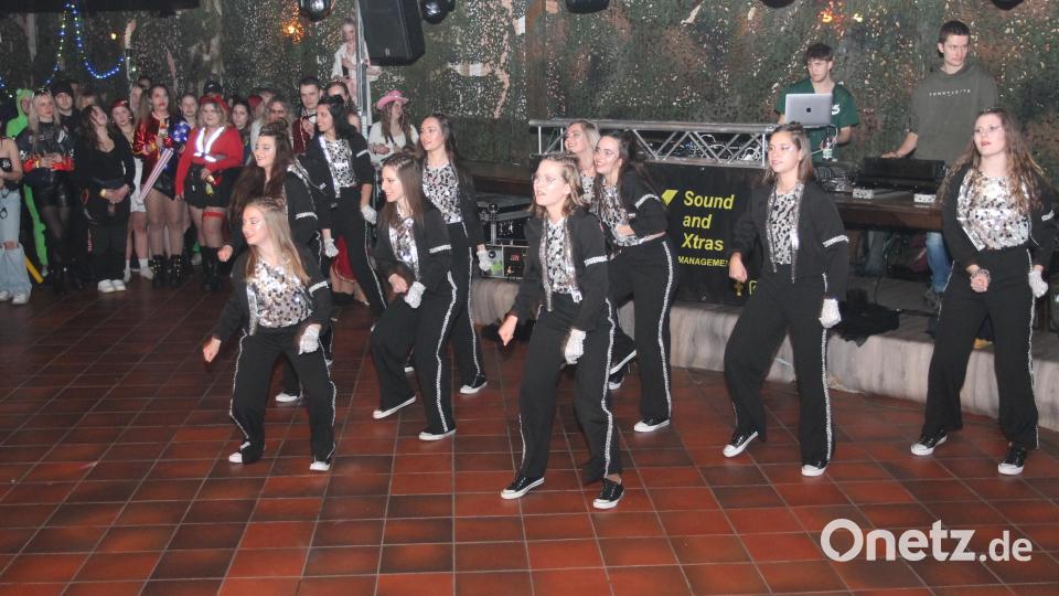 Die Pleysteiner Prinzengarde begeistert mit ihrer &quot;Musical-Magie&quot;. Bild: pi