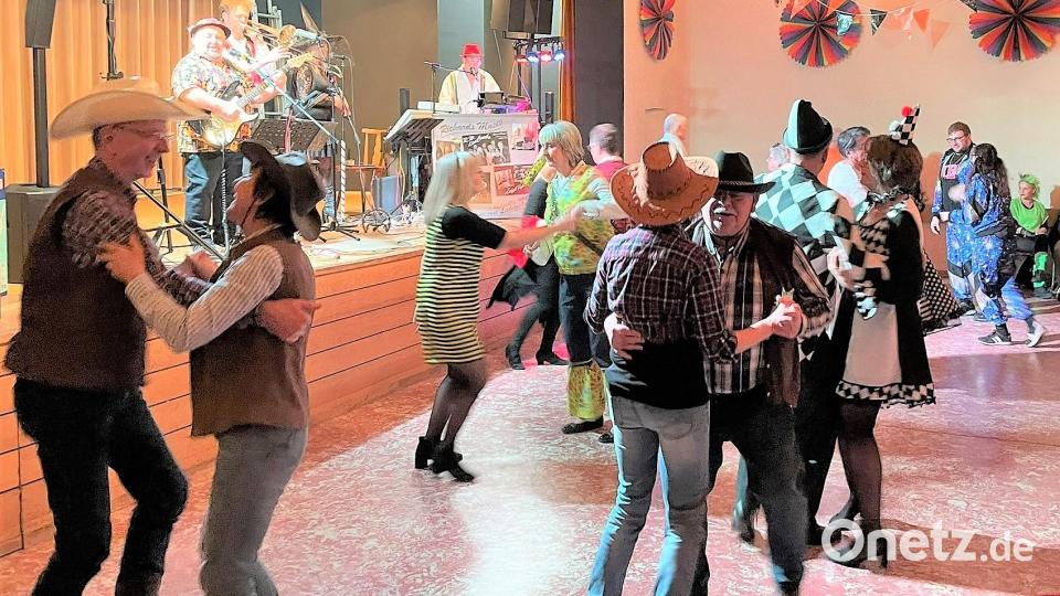 Beim Kolpingball kamen die Faschings- und Tanzhungrigen voll auf ihre Kosten. Bild: Nuno Morgado