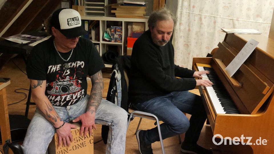 Hier ein Eindruck von den ersten musikalischen Proben mit Dominik Roßmeisl und Florian Klein. Bild: Florian Wein/exb