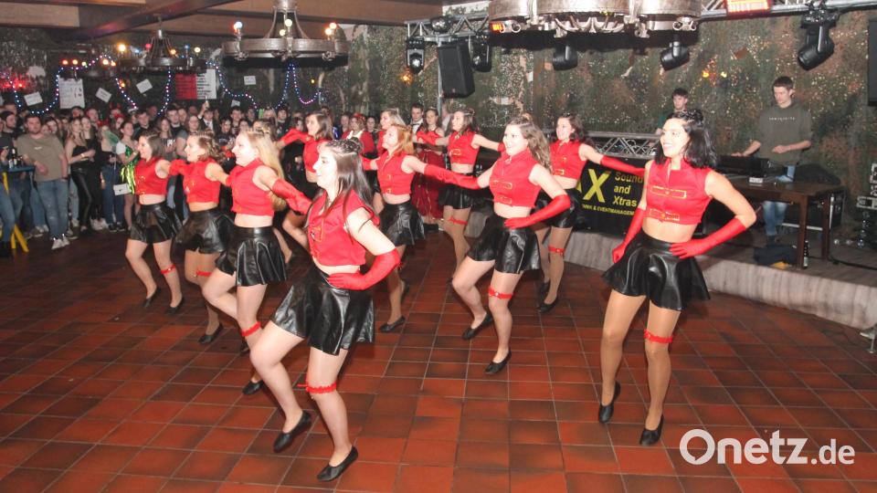 Die Pleysteiner Prinzengarde begeistert mit ihrer &quot;Musical-Magie&quot;. Bild: pi