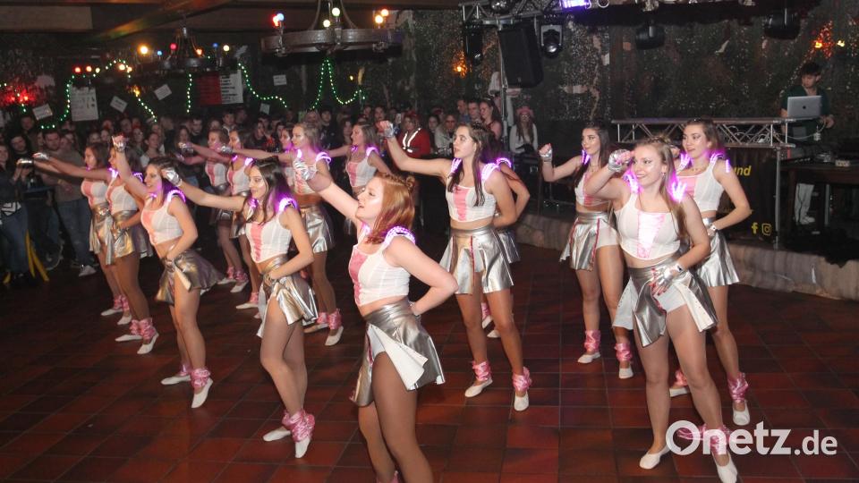 Die Pleysteiner Prinzengarde begeistert mit ihrer &quot;Musical-Magie&quot;. Bild: pi
