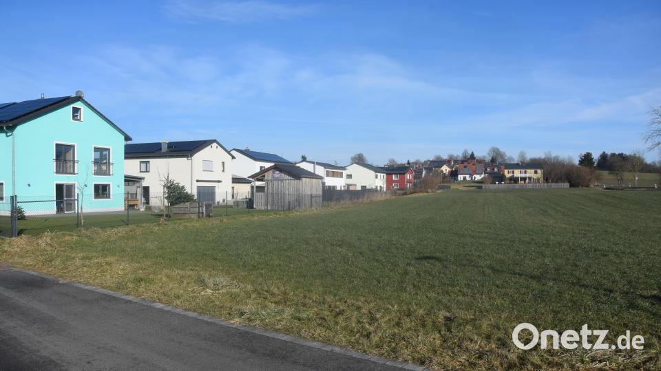 An die Bebauung Kastanienweg soll südlich das neue Baugebiet im beschleunigten Verfahren anschließen. Archivbild: fz