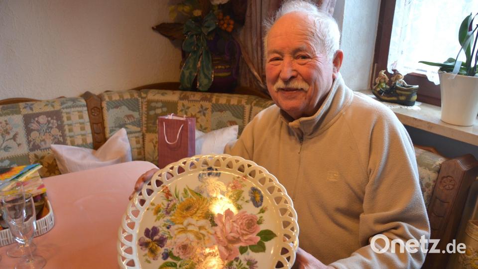 85. Geburtstag feierte am Freitag Karl Bauer in Münchsgrün. Er war früher Porzellanmaler in Mitterteich und Tirschenreuth. Bild: jr