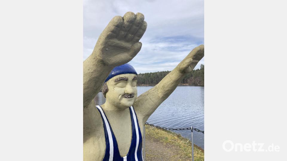Hier gibt es auch noch andere Figuren zu entdecken – zum Beispiel den Bodenwöhrer Wasserspringer in seinem lustigen Badeanzug. Bild: Evi Wagner