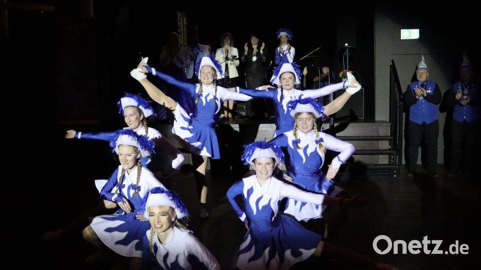 Der sehr dynamische Tanz der Garde der Narhalla Hirschau degradierte eine Zumbastunde zu einem einfachen Warmup. Bild: mfh