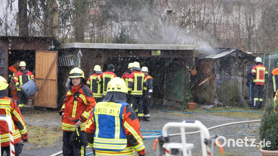 Die Feuerwehren aus Kastl, Kemnath und Löschwitz hatten den Brand schnell unter Kontrolle. Bild: Roland Wellenhöfer