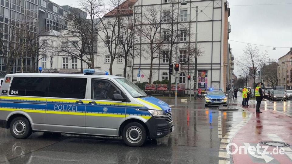 Polizei „mit starken Kräften“ vor Ort. Bild: Roland Freund/dpa