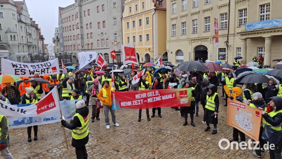 Nach dem Vorfall in München beendete die Gewerkschaft Verdi eine Kundgebung in Regensburg vorzeitig. Bild: Alexander Gröbner /Verdi