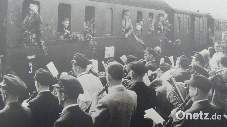 Die Geschichte der Eslarner Heimatfeste ist lang: Ab 1908 reisten die Heimatvereine mit dem &quot;Islouer Bocklzug&quot; nach Eslarn an und wurden am ehemaligen Bahnhof musikalisch empfangen. Repro: gz