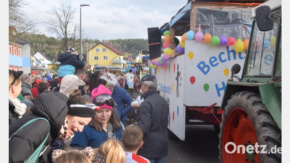 So viele kleine und große Faschingsnarren wie noch nie waren 2024 beim Faschingszug von Trebsau nach Bechtsrieth. Die Veranstalter hoffen heuer auf einen ähnlich großen Andrang. Bild: fz
