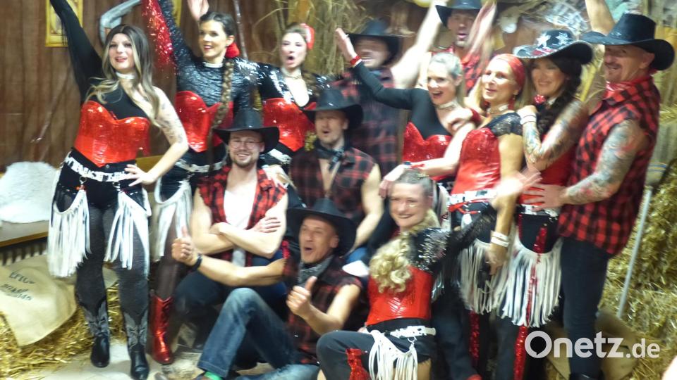 Beim Faschingsball des SV Kohlberg begeisterten die &quot;Senioritas&quot; und die &quot;Hot Burritos&quot; mit ihrem Auftritt. Bild: hme
