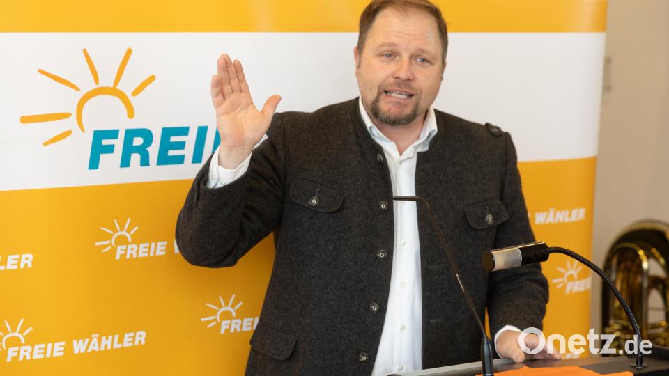 Wahlkampfendspurt der Freien Wähler in der Stadthalle in Erbendorf mit Direktkandidaten Hubert Schicker. Bild: Roland Wellenhoefer