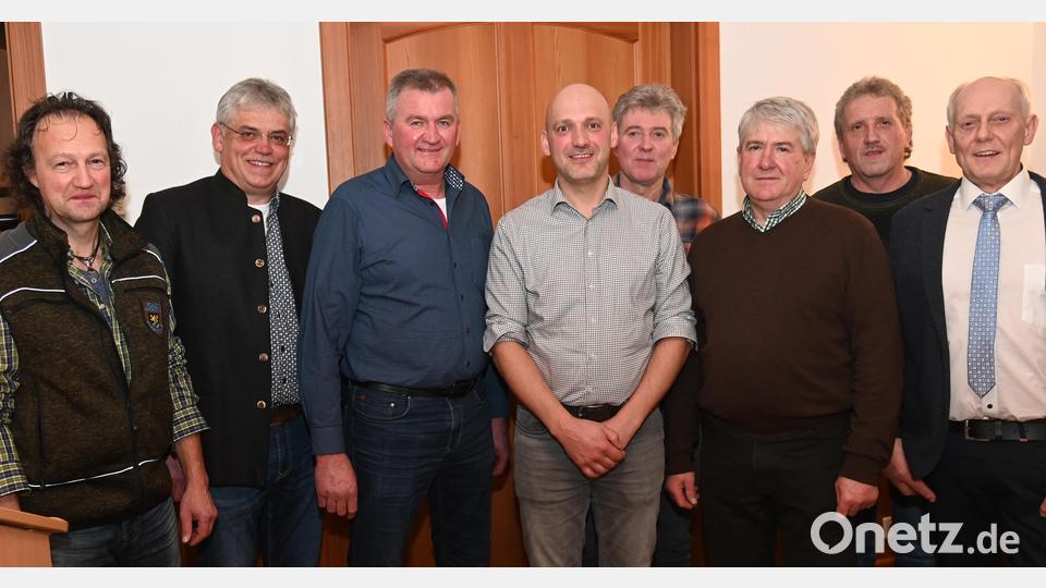 In ihren Händen liegen die Geschicke der Forstbetriebsgemeinschaft Amberg-Schnaittenbach (von links): Martin Seits, Geschäftsführer Uli Hausmann, Franz Fruth, Matthias Dotzler, Johann Graf, Karl Lautenschlager, Richard Beer und Vorsitzende Gerhard Graf. Bild: gf